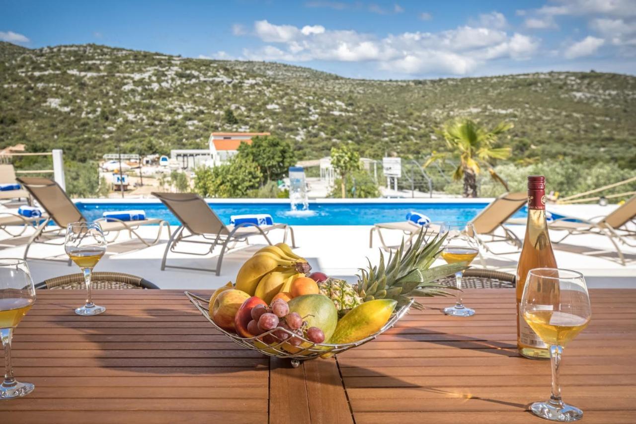 Villa Hileja Марина Экстерьер фото